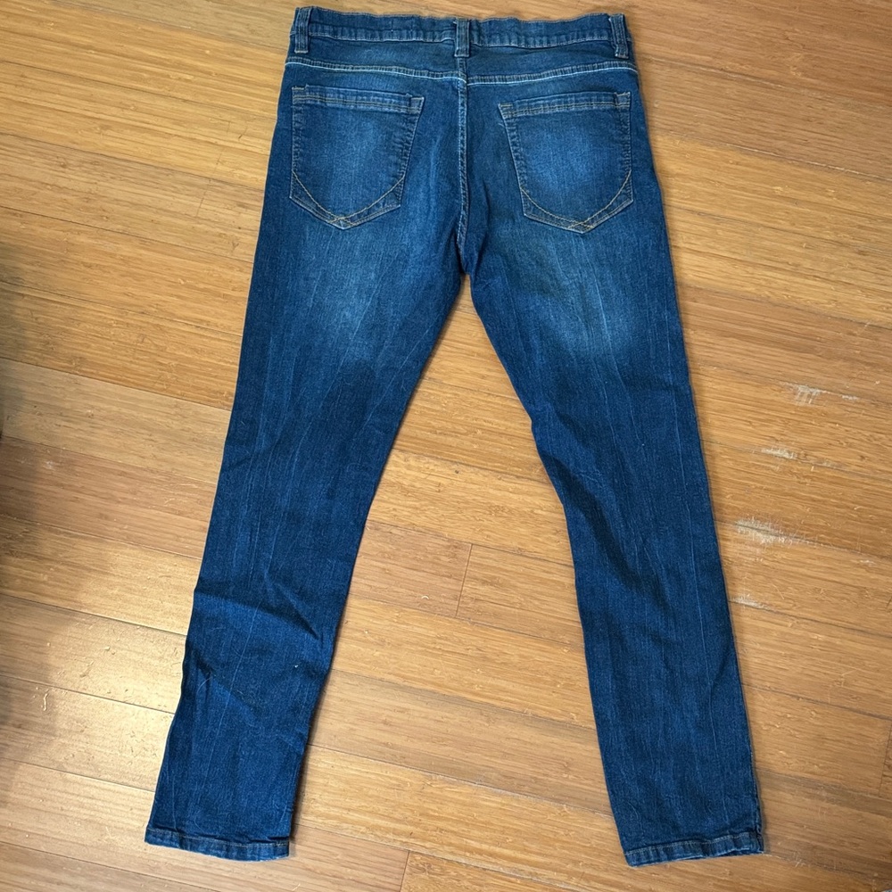 Blue Straight Cut Jeans with Classic Stitching